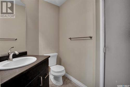 302 Lehrer Manor, Saskatoon, SK - Indoor Photo Showing Bathroom