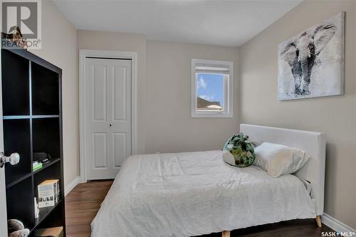 302 Lehrer Manor, Saskatoon, SK - Indoor Photo Showing Bedroom