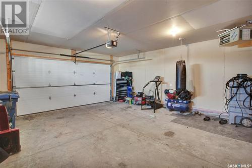 302 Lehrer Manor, Saskatoon, SK - Indoor Photo Showing Garage