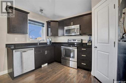 302 Lehrer Manor, Saskatoon, SK - Indoor Photo Showing Kitchen