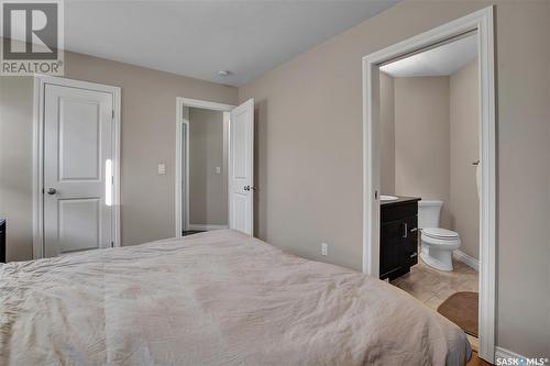 302 Lehrer Manor, Saskatoon, SK - Indoor Photo Showing Bedroom