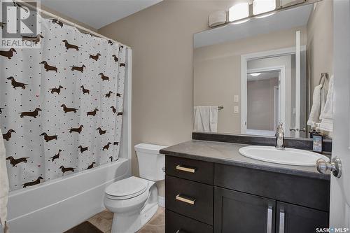 302 Lehrer Manor, Saskatoon, SK - Indoor Photo Showing Bathroom