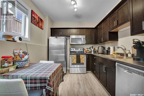 302 Lehrer Manor, Saskatoon, SK - Indoor Photo Showing Kitchen With Double Sink