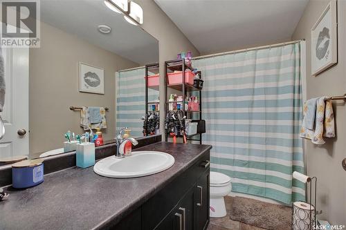 302 Lehrer Manor, Saskatoon, SK - Indoor Photo Showing Bathroom