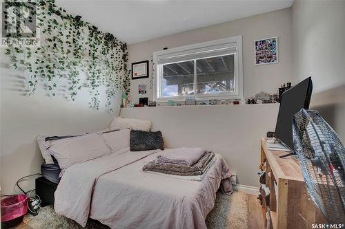 302 Lehrer Manor, Saskatoon, SK - Indoor Photo Showing Bedroom