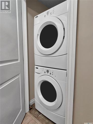 302 Lehrer Manor, Saskatoon, SK - Indoor Photo Showing Laundry Room