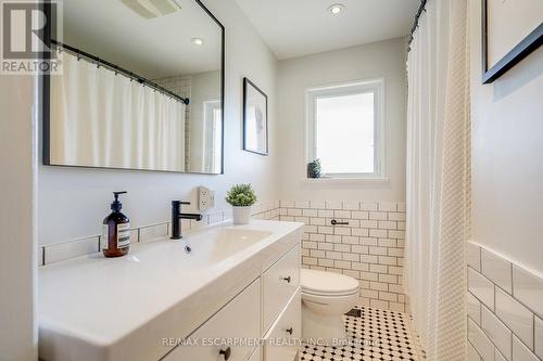 148 Churchill Road S, Halton Hills, ON - Indoor Photo Showing Bathroom