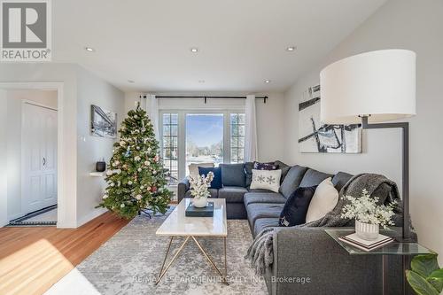 148 Churchill Road S, Halton Hills, ON - Indoor Photo Showing Living Room