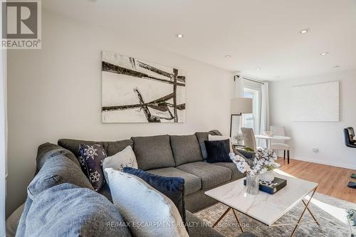 148 Churchill Road S, Halton Hills, ON - Indoor Photo Showing Living Room