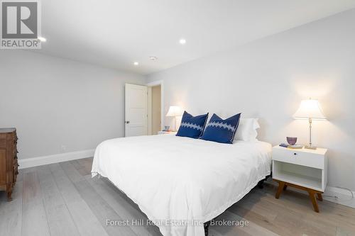 2 - 114 Ontario Street, Collingwood, ON - Indoor Photo Showing Bedroom