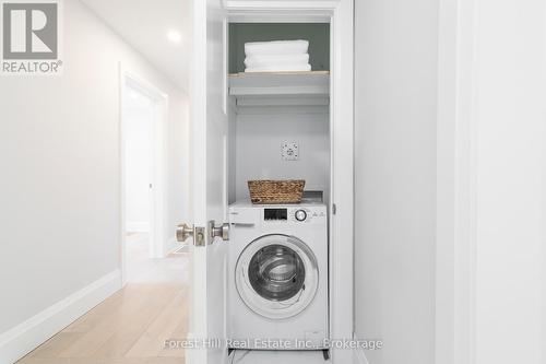 2 - 114 Ontario Street, Collingwood, ON - Indoor Photo Showing Laundry Room