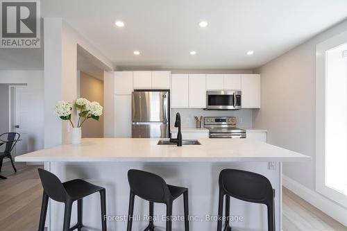 2 - 114 Ontario Street, Collingwood, ON - Indoor Photo Showing Kitchen With Stainless Steel Kitchen With Upgraded Kitchen