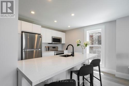 2 - 114 Ontario Street, Collingwood, ON - Indoor Photo Showing Kitchen With Stainless Steel Kitchen With Upgraded Kitchen