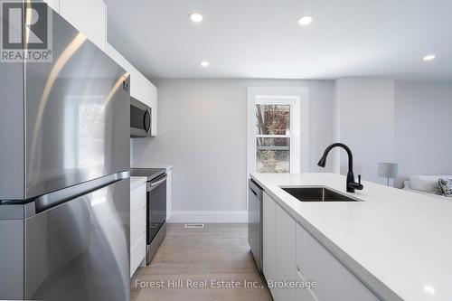 2 - 114 Ontario Street, Collingwood, ON - Indoor Photo Showing Kitchen