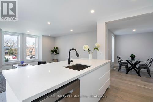 2 - 114 Ontario Street, Collingwood, ON - Indoor Photo Showing Kitchen With Upgraded Kitchen