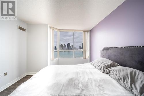 75 Riverside Drive Unit# 1403, Windsor, ON - Indoor Photo Showing Bedroom