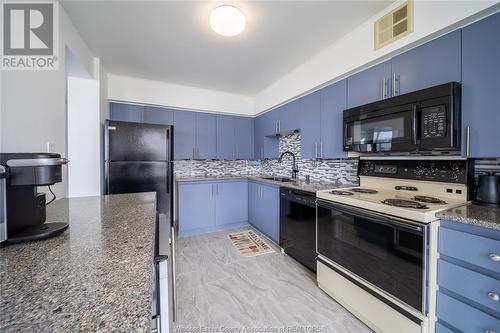 75 Riverside Drive Unit# 1403, Windsor, ON - Indoor Photo Showing Kitchen