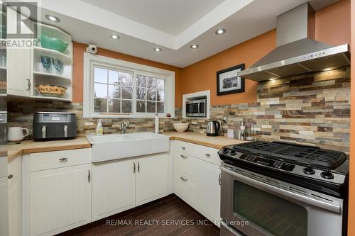 111 Denison Avenue, Brampton, ON - Indoor Photo Showing Kitchen