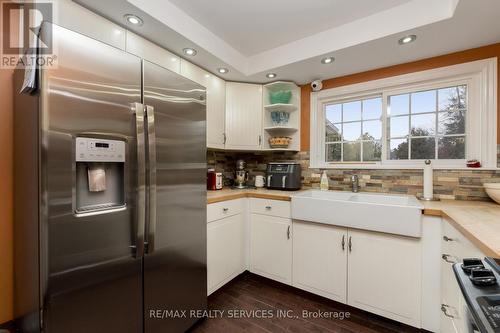 111 Denison Avenue, Brampton, ON - Indoor Photo Showing Kitchen