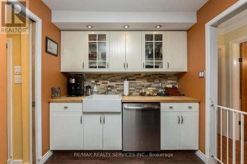 111 Denison Avenue, Brampton, ON - Indoor Photo Showing Kitchen