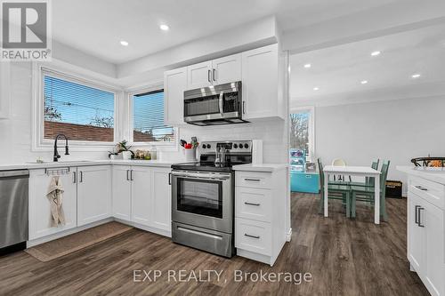 9 Mulock Avenue, Hamilton, ON - Indoor Photo Showing Kitchen With Upgraded Kitchen