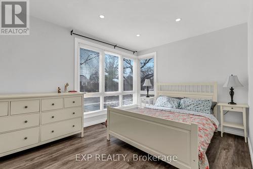 9 Mulock Avenue, Hamilton, ON - Indoor Photo Showing Bedroom