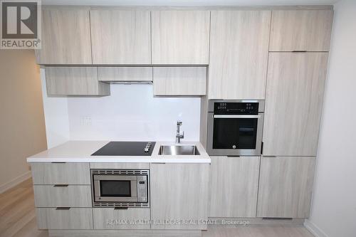 1404 - 39 Roehampton Avenue, Toronto, ON - Indoor Photo Showing Kitchen