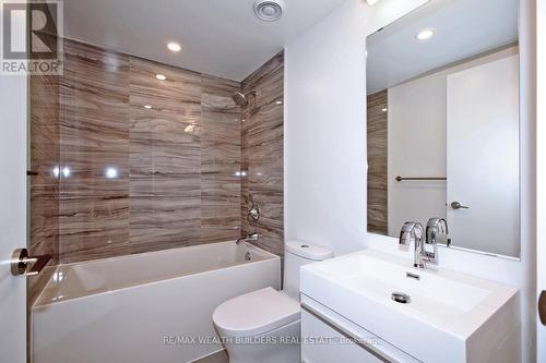 1404 - 39 Roehampton Avenue, Toronto, ON - Indoor Photo Showing Bathroom