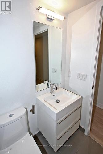 1404 - 39 Roehampton Avenue, Toronto, ON - Indoor Photo Showing Bathroom