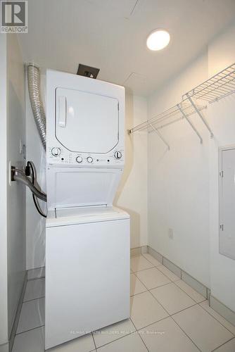 1404 - 39 Roehampton Avenue, Toronto, ON - Indoor Photo Showing Laundry Room