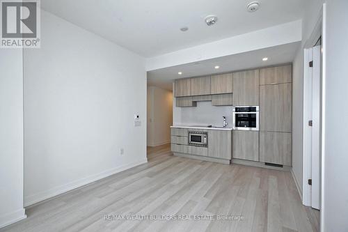 1404 - 39 Roehampton Avenue, Toronto, ON - Indoor Photo Showing Kitchen