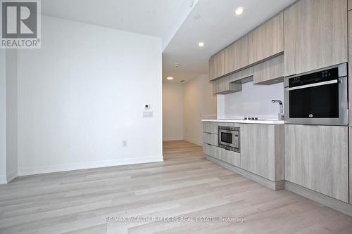 1404 - 39 Roehampton Avenue, Toronto, ON - Indoor Photo Showing Kitchen