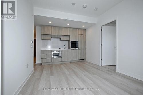 1404 - 39 Roehampton Avenue, Toronto, ON - Indoor Photo Showing Kitchen