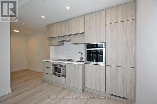 1404 - 39 Roehampton Avenue, Toronto, ON - Indoor Photo Showing Kitchen