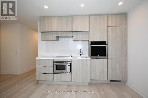 1404 - 39 Roehampton Avenue, Toronto, ON - Indoor Photo Showing Kitchen