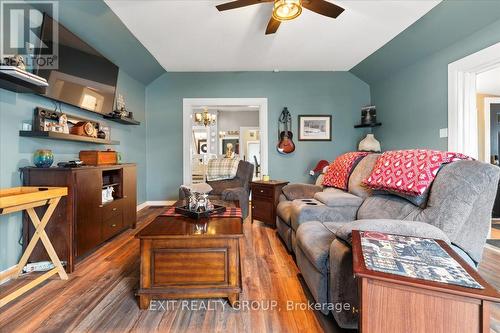 391 Thomas Street, Deseronto, ON - Indoor Photo Showing Living Room