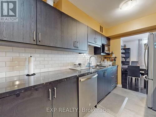 819 - 180 Markham Road, Toronto, ON - Indoor Photo Showing Kitchen