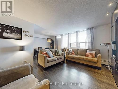 819 - 180 Markham Road, Toronto, ON - Indoor Photo Showing Living Room