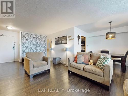 819 - 180 Markham Road, Toronto, ON - Indoor Photo Showing Living Room