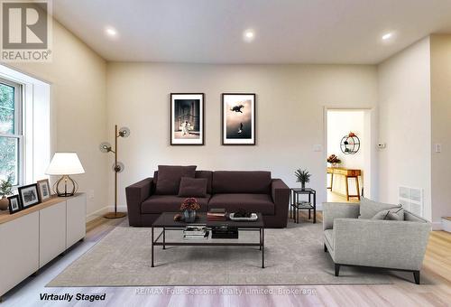 147 Second Street, Collingwood, ON - Indoor Photo Showing Living Room