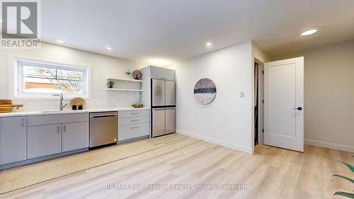 147 Second Street, Collingwood, ON - Indoor Photo Showing Kitchen