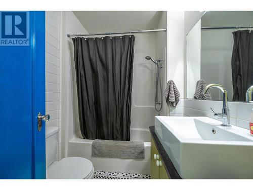 458 Alexander Avenue, Penticton, BC - Indoor Photo Showing Bathroom