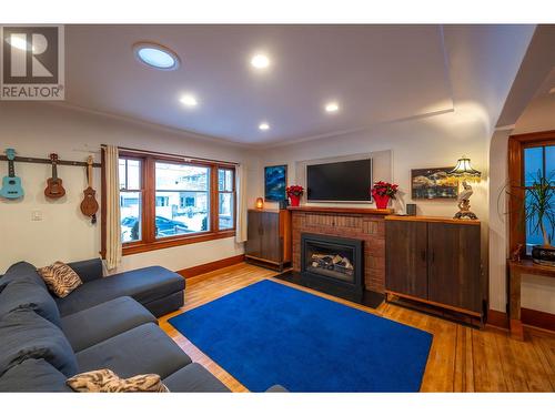 458 Alexander Avenue, Penticton, BC - Indoor Photo Showing Living Room With Fireplace