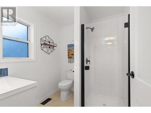 487 Glen Pine Court, Kelowna, BC - Indoor Photo Showing Bathroom