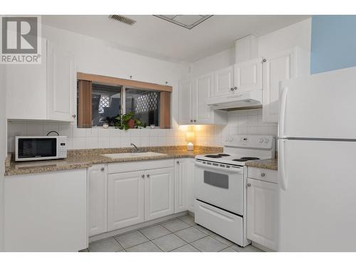 Suite - 487 Glen Pine Court, Kelowna, BC - Indoor Photo Showing Kitchen