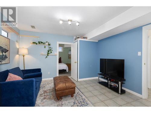 Suite - 487 Glen Pine Court, Kelowna, BC - Indoor Photo Showing Living Room