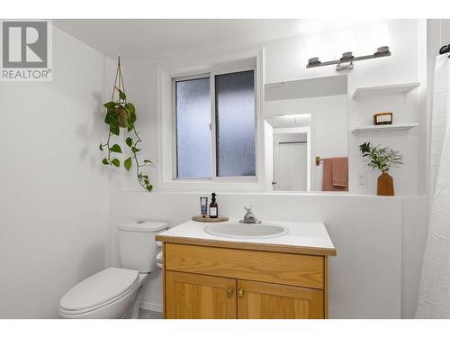 Suite - 487 Glen Pine Court, Kelowna, BC - Indoor Photo Showing Bathroom