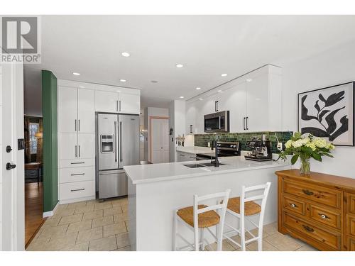 487 Glen Pine Court, Kelowna, BC - Indoor Photo Showing Kitchen