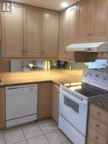 412 - 10 Old York Mills Road, Toronto, ON - Indoor Photo Showing Kitchen