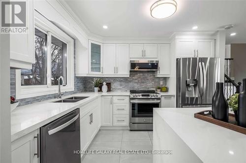 1503 Ogden Avenue, Mississauga, ON - Indoor Photo Showing Kitchen With Stainless Steel Kitchen With Double Sink With Upgraded Kitchen